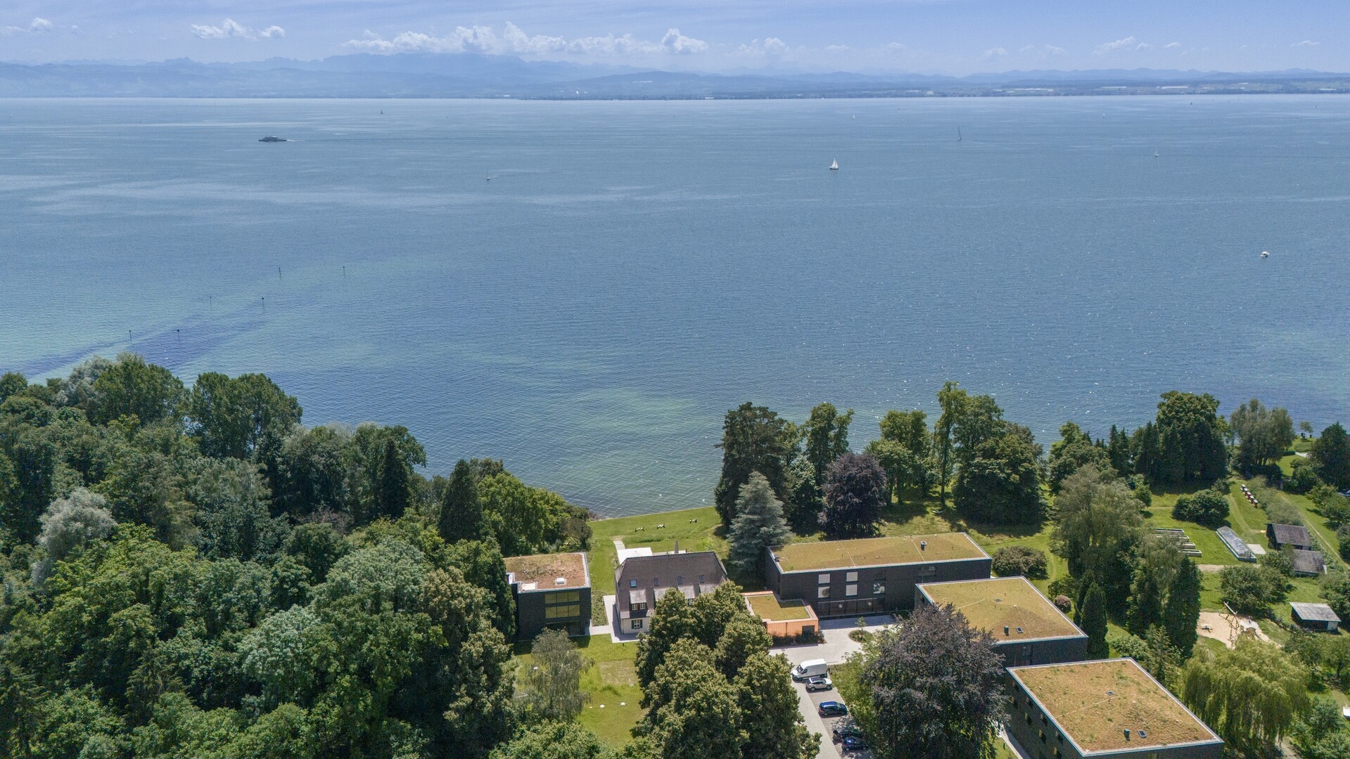 Seegut Zeppelin in its location directly on the shore of Lake Constance in Friedrichshafen