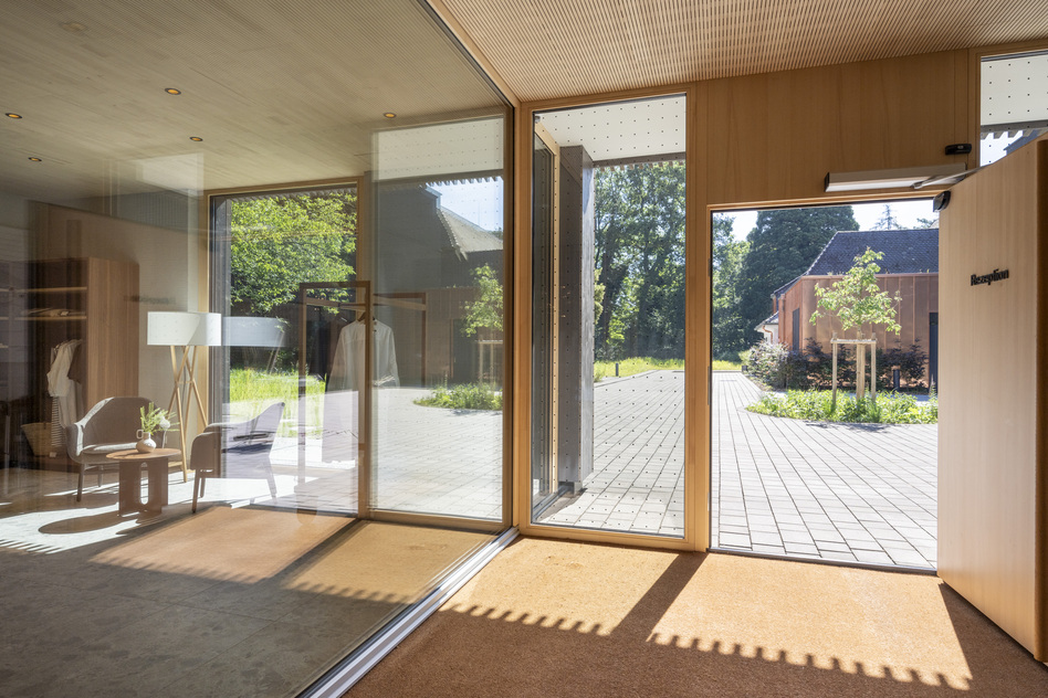 Bright entrance area with a glass front at Seegut Zeppelin