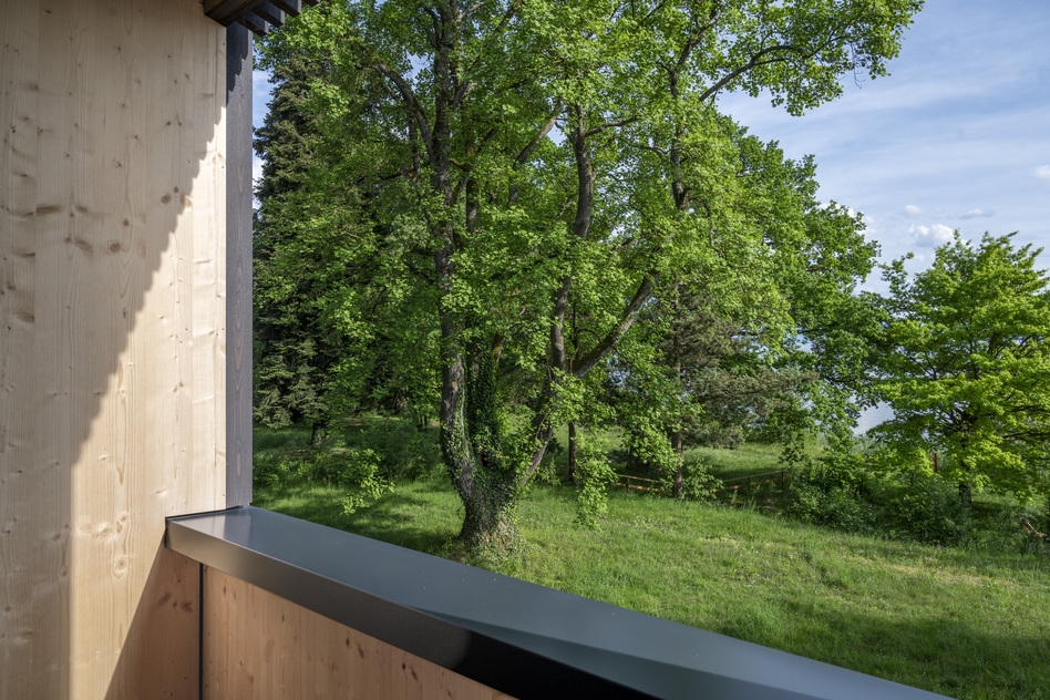 A green view over the grounds of Seegut Zeppelin from a room balcony in Friedrichshafen